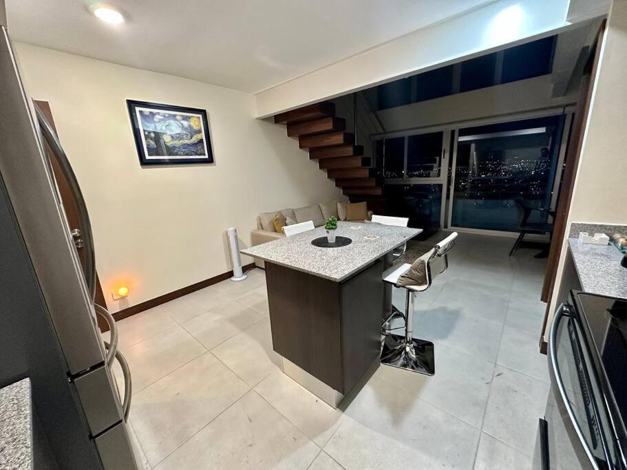 סן חוזה Penthouse En Los Yoses, Vista De Los Dioses Fast Wifi מראה חיצוני תמונה