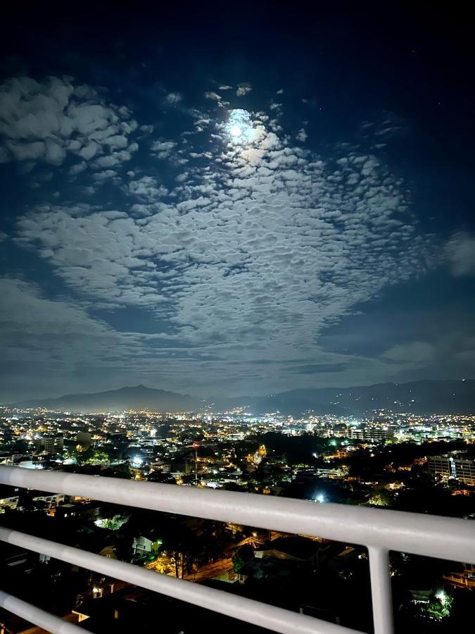 סן חוזה Penthouse En Los Yoses, Vista De Los Dioses Fast Wifi מראה חיצוני תמונה